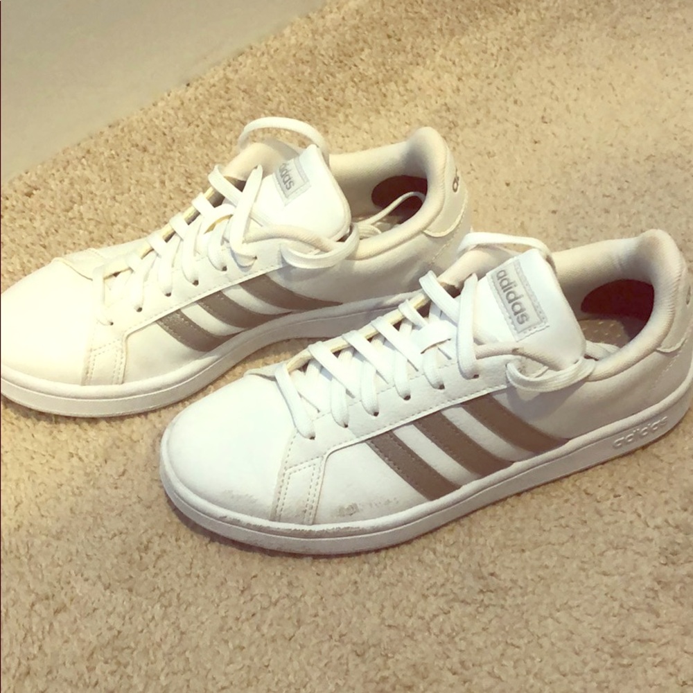 Platinum Grand court cloudfoam sneakers